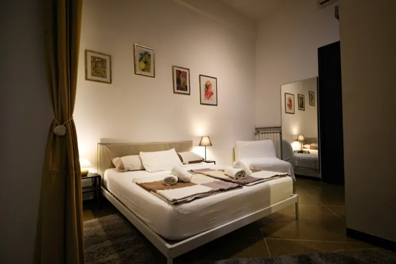 Camera 2 – Camera con bagno privato interno — Genova — Foto 1